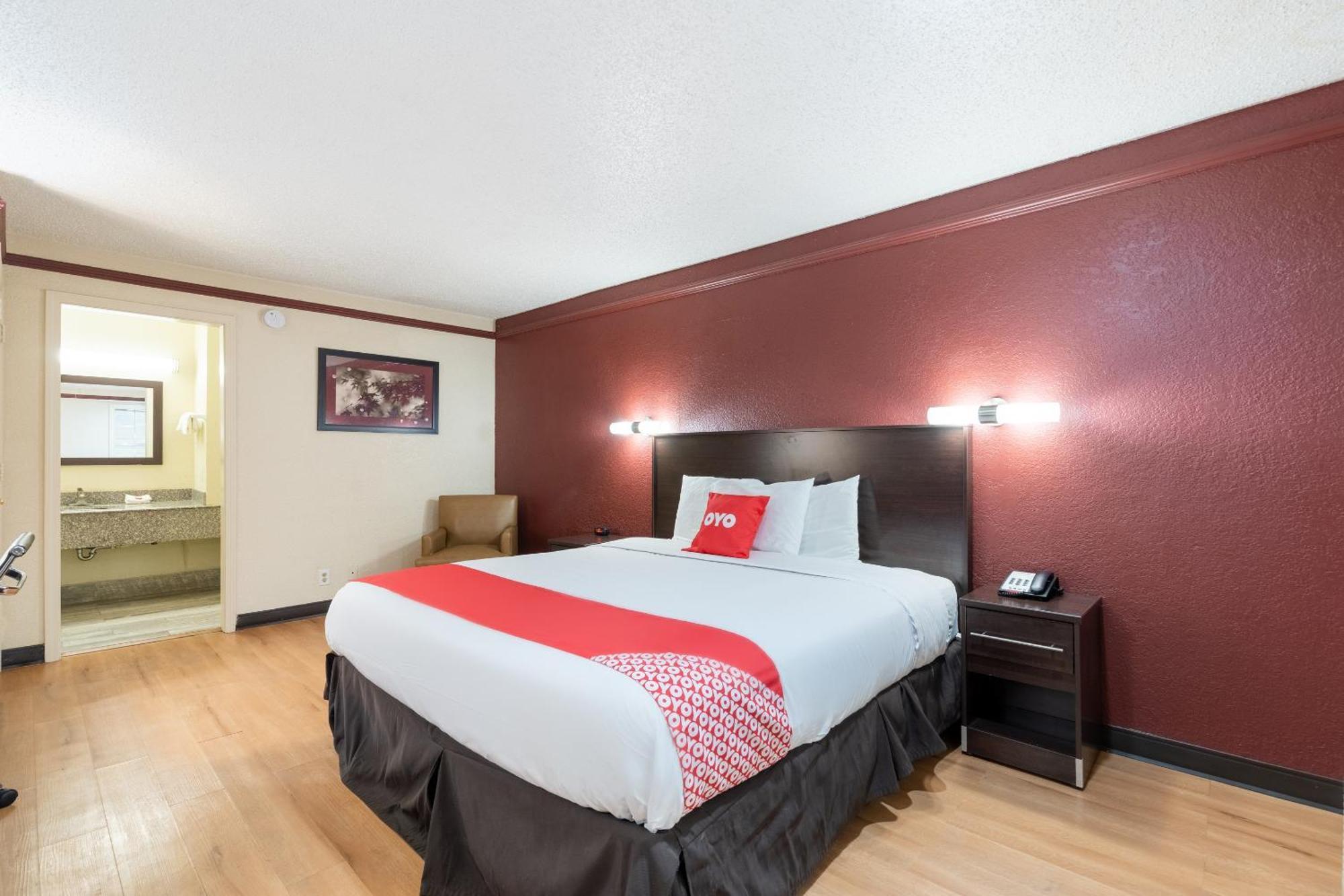 Oyo Hotel Tulsa N Sheridan Rd & Airport Exterior photo