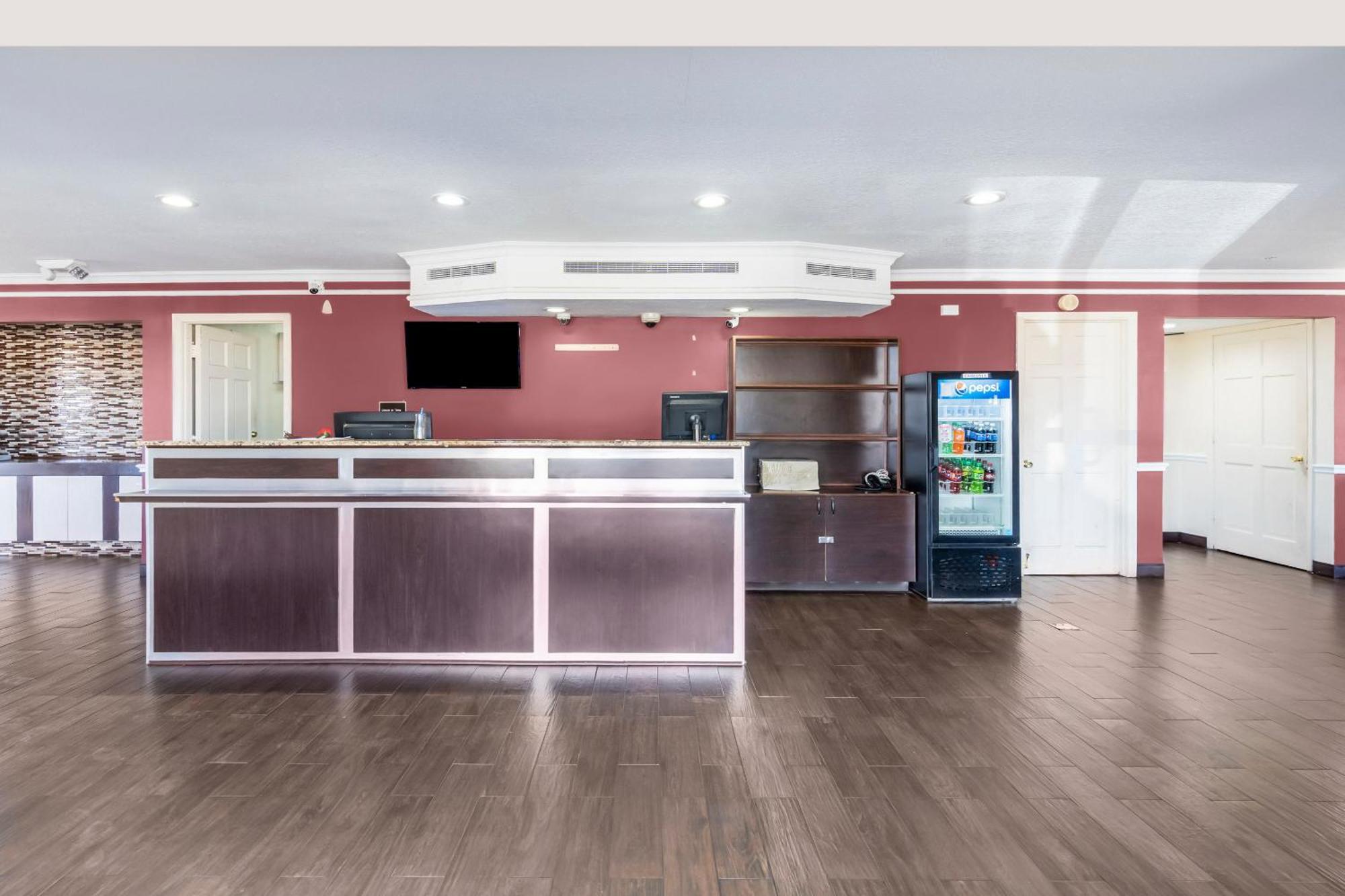 Oyo Hotel Tulsa N Sheridan Rd & Airport Exterior photo